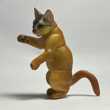 Load image into Gallery viewer, Abyssinian cat - Trading Figure - Miniature - 82 P38B - Cuchiwaii
