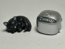 Cargar imagen en el visor de la galería, Black cat &amp; rice cooker - Trading Figure - Miniature - Cuchiwaii
