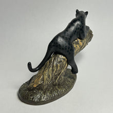 Load image into Gallery viewer, Black leopard - Trading Figure - Feline Animals - Cuchiwaii

