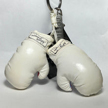 Cargar imagen en el visor de la galería, Creed (film) - Rocky VII 7 - Glove Keychain - Cuchiwaii
