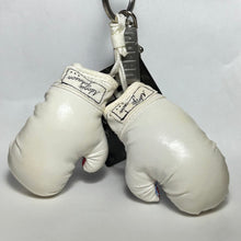 Cargar imagen en el visor de la galería, Creed (film) - Rocky VII 7 - Glove Keychain - Cuchiwaii
