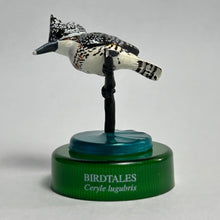 Load image into Gallery viewer, Crested kingfisher (Megaceryle lugubris) - Mini Figure - Bottle Cap - Cuchiwaii
