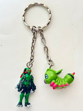 Cargar imagen en el visor de la galería, Digimon Adventure 02 - Wormmon &amp; Stingmon - Double Keychain - Cuchiwaii
