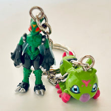 Cargar imagen en el visor de la galería, Digimon Adventure 02 - Wormmon &amp; Stingmon - Double Keychain - Cuchiwaii
