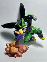 Cargar imagen en el visor de la galería, Dragon Ball Z - Perfect Cell vs. Son Gohan SSJ2 - Figure Capsule Neo - Cuchiwaii
