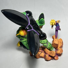 Cargar imagen en el visor de la galería, Dragon Ball Z - Perfect Cell vs. Son Gohan SSJ2 - Figure Capsule Neo - Cuchiwaii
