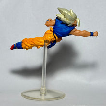 Cargar imagen en el visor de la galería, Dragon Ball Z - Son Goku SSJ - Trading Figure - HG 13 - Cuchiwaii
