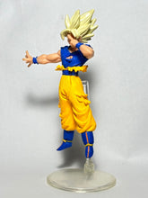 Cargar imagen en el visor de la galería, Dragon Ball Z - Son Goku SSJ - Trading Figure - HG 19 - Cuchiwaii
