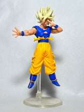 Cargar imagen en el visor de la galería, Dragon Ball Z - Son Goku SSJ - Trading Figure - HG 19 - Cuchiwaii
