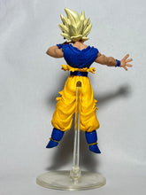 Cargar imagen en el visor de la galería, Dragon Ball Z - Son Goku SSJ - Trading Figure - HG 19 - Cuchiwaii
