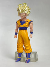 Load image into Gallery viewer, Dragon Ball Z - Son Goku SSJ2 - Trading Figure - HG - Cuchiwaii
