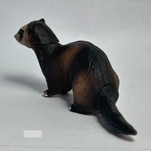 Load image into Gallery viewer, Ferret - Trading Figure - Miniature - 011 P07 - Cuchiwaii
