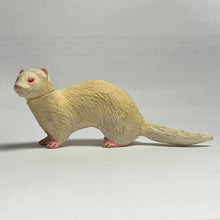 Cargar imagen en el visor de la galería, Ferret - Trading Figure - Miniature - 012 P07-B - Cuchiwaii
