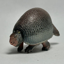 Cargar imagen en el visor de la galería, Glyptodon - Trading Figure - Miniature (065) - Cuchiwaii
