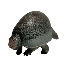 Cargar imagen en el visor de la galería, Glyptodon - Trading Figure - Miniature (065) - Cuchiwaii
