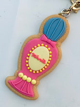Cargar imagen en el visor de la galería, Disney - Minnie Mouse - Bag Charm with Cookie DC ICM - Sweets Party from Minnie
