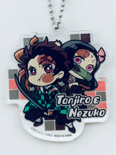 Cargar imagen en el visor de la galería, Kimetsu no Yaiba - Tanjirou &amp; Nezuko - Pita! Defome Demon Slayer Acrylic Keychain 1-2MIX
