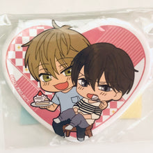 Load image into Gallery viewer, Dakaretai Otoko 1-i ni Odosarete Imasu. - Azumaya Junta &amp; Saijou Takato - Capsule Heart Can Badge
