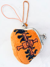 Cargar imagen en el visor de la galería, One Piece - Edward Newgate - Whitebeard Pirates - Gamaguchi - Suede Coin Case
