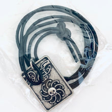 Cargar imagen en el visor de la galería, One Piece - Boa Hancock - Pirate Flag Necklace - OP Memorial Log
