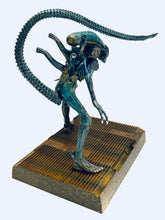 Cargar imagen en el visor de la galería, Aliens - Alien Warrior - Shokugan Trading Figure - SF Movie Selection Vol.2
