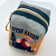 Cargar imagen en el visor de la galería, Jujutsu Kaisen - Yuuji Itadori - Cube Pouch
