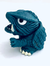 Load image into Gallery viewer, Godzilla - Gamera &#39;65 - Finger Doll - Kaiju - Monster - SD Figure
