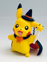 Load image into Gallery viewer, Pokemon Center 2016 XY&amp;Z Halloween Pikachu Swing Keychain (Version A)
