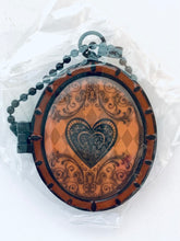 Cargar imagen en el visor de la galería, Amnesia - Shin - Locket Charm Collection
