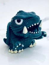 Cargar imagen en el visor de la galería, Godzilla - Gamera &#39;65 - Finger Doll - Kaiju - Monster - SD Figure
