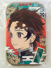 Cargar imagen en el visor de la galería, Kimetsu no Yaiba - Kamado Tanjirou - Marukaku Can Badge 3
