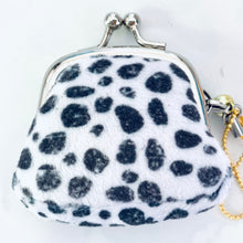 Cargar imagen en el visor de la galería, One Piece - Trafalgar Law - Gamaguchi - Suede Coin Case
