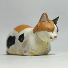 Load image into Gallery viewer, Japanese Cat - Trading Figure - Miniature - 027 - Cuchiwaii
