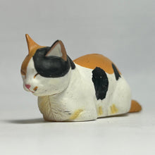 Load image into Gallery viewer, Japanese Cat - Trading Figure - Miniature - 027 - Cuchiwaii
