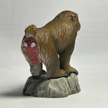 Load image into Gallery viewer, Japanese Macaque - Trading Figure - Miniature (61) - Cuchiwaii
