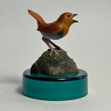 Load image into Gallery viewer, Japanese robin (Larvivora akahige) - Mini Figure - Bottle Cap - Cuchiwaii
