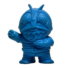Cargar imagen en el visor de la galería, Kamen Rider 1 - Eraser Figure - Keshigomu - Blue ver. - Cuchiwaii
