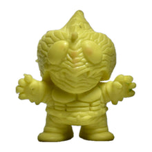 Cargar imagen en el visor de la galería, Kamen Rider Amazon - Eraser Figure - Keshigomu - Yellow ver. - Cuchiwaii
