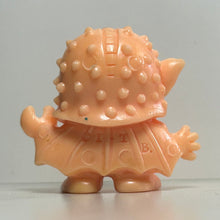 Load image into Gallery viewer, Kamen Rider - Ganikoumoru - Eraser Figure - Keshigomu - Cuchiwaii
