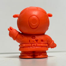 Cargar imagen en el visor de la galería, Kamen Rider Stronger - Denpa Ningen Tackle - Eraser Figure - Keshigomu - Orange ver. - Cuchiwaii
