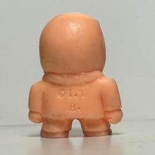 Cargar imagen en el visor de la galería, Kamen Rider Stronger - Hitotsume Titan - Eraser Figure - Keshigomu - Cuchiwaii
