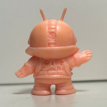 Cargar imagen en el visor de la galería, Kamen Rider V3 - Eraser Figure - Keshigomu - Cuchiwaii
