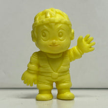 Cargar imagen en el visor de la galería, Kinnikuman - Beansman - Eraser Mini Figure - Yellow ver. (50) - Cuchiwaii

