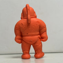 Cargar imagen en el visor de la galería, Kinnikuman - Mayumi Kinniku (A - Mayumi t-shirt) - Eraser Figure - Orange ver. (2) - Cuchiwaii
