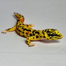Load image into Gallery viewer, Leopard Gecko - Trading Figure - Miniature - 008 P05 - Cuchiwaii
