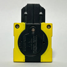 Cargar imagen en el visor de la galería, LSI Pokémon Battrio 0 Battle Memory Key Pikachu Color - Cuchiwaii
