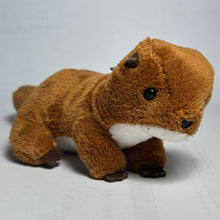Cargar imagen en el visor de la galería, Misaki Park Souvenir: Otter Birthday Keychain Plush Toy - Cuchiwaii
