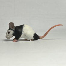 Load image into Gallery viewer, Mouse - Trading Figure - Miniature - 84 P39B - Cuchiwaii
