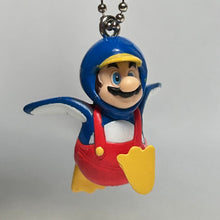 Cargar imagen en el visor de la galería, New Super Mario Bros. Wii - Penguin Mario - Figure Keychain - Cuchiwaii

