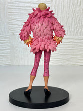 Cargar imagen en el visor de la galería, One Piece - Donquixote Doflamingo - DXF Figure - Cuchiwaii
